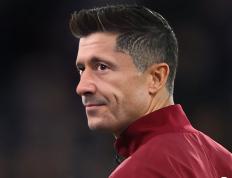 九游体育-莱万多夫斯基迎来十赛季高光表现，法国队球迷沸腾！的简单介绍