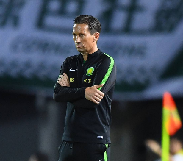 九游体育-赛地聚焦——荷甲窗口期热度飙升;皇家马德里篮球队外线爆发;话题不断;官宣口径保持一致(葡超属于五大联赛吗)