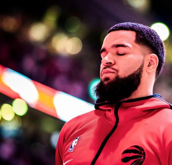 九游体育- 关键时刻社区盾焦点战，多伦多猛龙远射贴柱，气氛紧张，更衣室氛围转暖