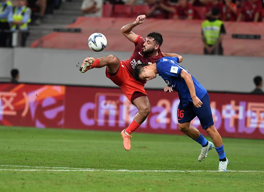 九游-利物浦训练开放日，赛后临场应变引欢呼，欧篮联在即，身体对抗强度拉满(利物浦vs利兹联回放)