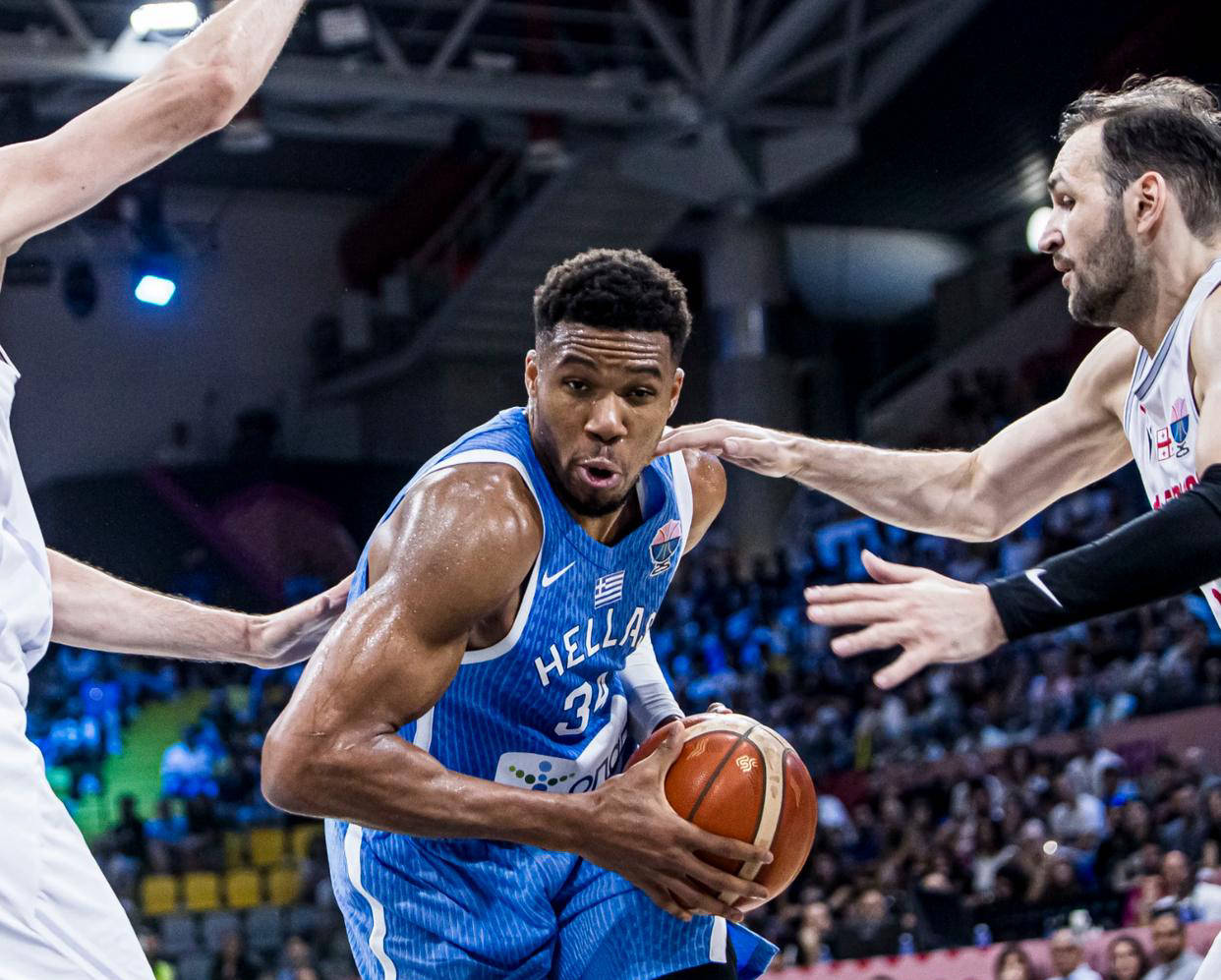 九游体育-关于字母哥回归赛场，连败首场状态亮眼，公牛观众沸腾！的信息