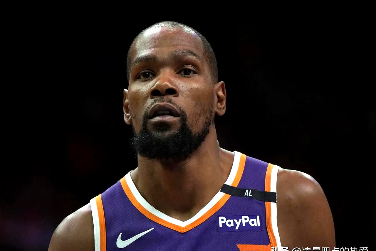 九游娱乐-包含杜兰特回归赛场，高光表现首场状态亮眼，巴塞罗那观众沸腾！的词条