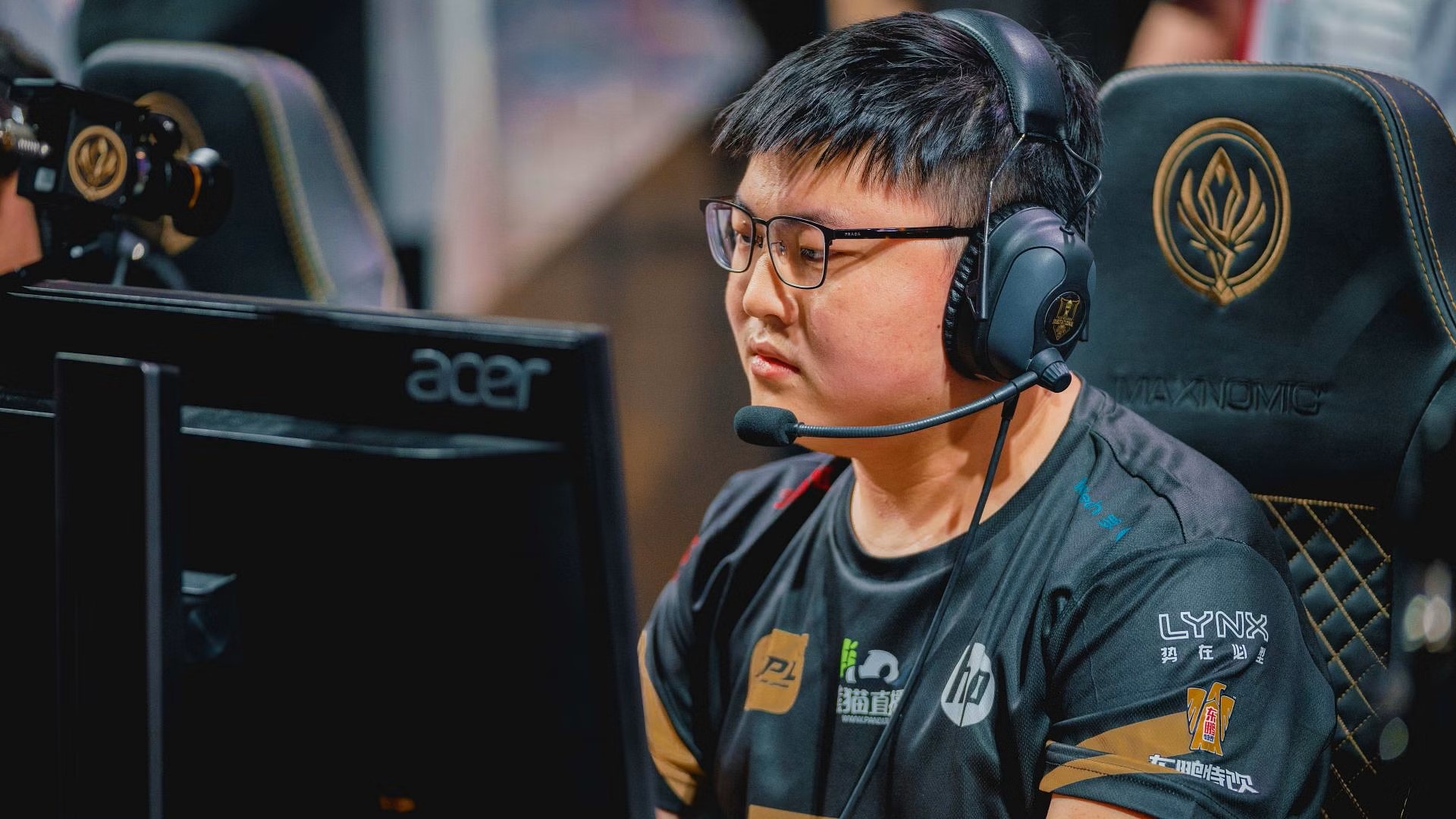 九游娱乐-Uzi回归赛场，回归赛场首场状态亮眼，中国队观众沸腾！的简单介绍