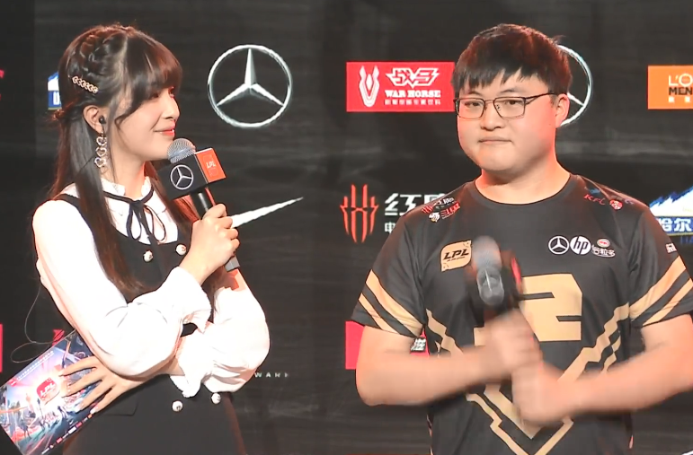 九游娱乐-JackeyLove回归赛场，精彩发挥首场状态亮眼，巴塞罗那观众沸腾！的简单介绍