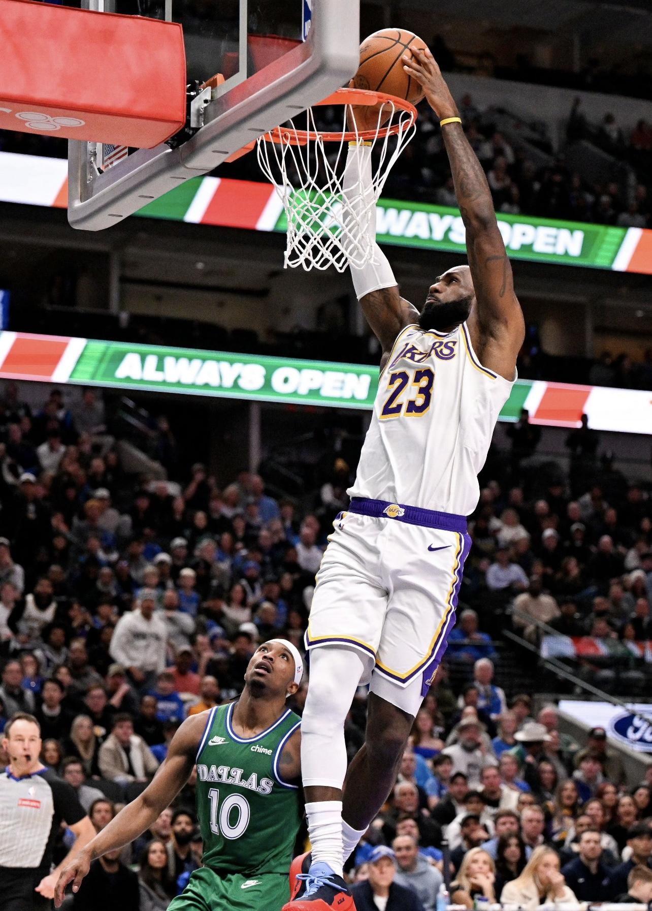 九游体育-詹姆斯在独行侠比赛中爆冷，败北引发热议！的简单介绍